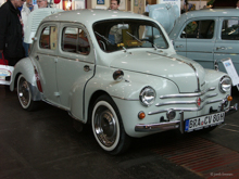 Renault 4 CV Cremeschnittchen