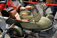 Vespa Roller mit Beiwagen