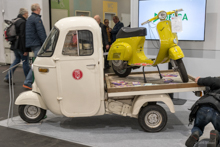 Piaggio Ape AC4 mit Vespa V50 Roller (1967)