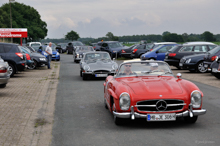 Mercedes Benz 300 SL 1961 vor Jaguar E Serie 1 1963