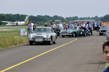 Aston Martin DB 6 vor DB 5