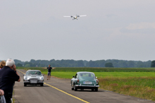 Aston Martin DB 6 (links) und DB 5