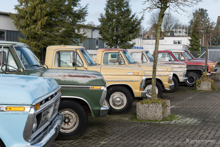 Ford und Dodge Trucks