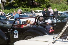 Schwiegermuttersitz, vermutlich in einem Triumph 1800 Roadster (1947)