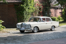 Mercedes-Bens W 111 S-Flosse (US-Version mit Doppelscheinwerfern) Mercedes-Bens W 111 S-Flosse (US-Version mit Doppelscheinwerfern)