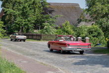 Ford Galaxie Sunliner (1961) - Triumph TR 7