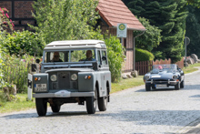 Land Rover Series IIA (1966) - Jaguar E-Type Cabrio Series 1 1/2 Land Rover Series IIA (1966) - Jaguar E-Type Cabrio Series 1 1/2