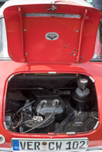 Goggo Coupe Motorraum - da passen auch ein 4-Zylinder rein Goggo Coupe Motorraum - da passen auch ein 4-Zylinder rein