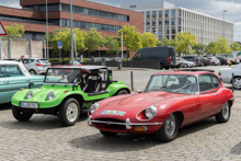 Jaguar E-Type Serie 2 vor Ruska Super Buggy (ca. 1970) auf VW-Käfer-Basis Jaguar E-Type Serie 2 vor Ruska Super Buggy (ca. 1970) auf VW-Käfer-Basis