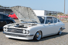 Audi 100 Coupe (1971) mit extremem Tuning, z.B. Luftfahrwerk