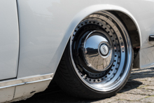 Audi 100 Coupe (1971) mit extremem Tuning, z.B. Luftfahrwerk