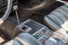 offene Schaltkulisse beim Ferrari 328 GTB (1985-89) offene Schaltkulisse beim Ferrari 328 GTB (1985-89)